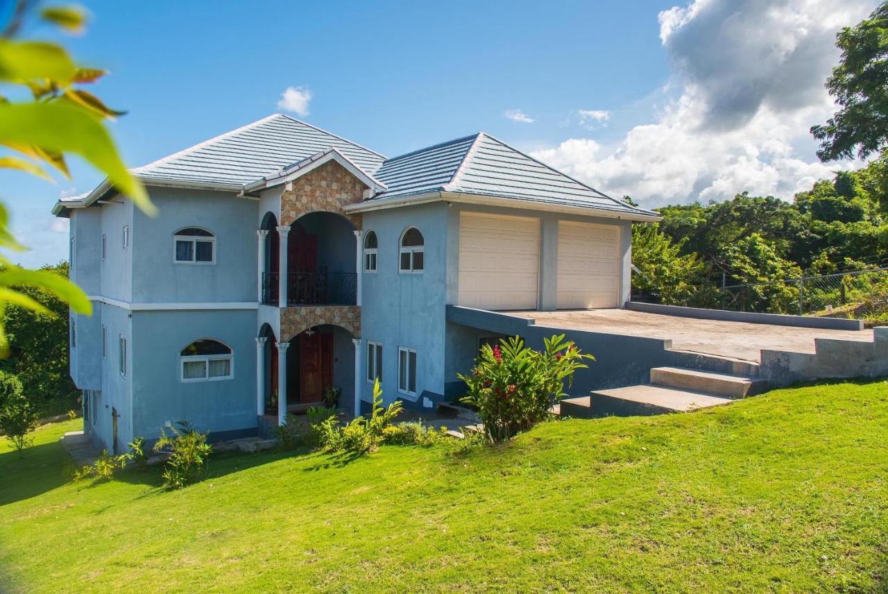 Runaway To Tranquility, Overlooking The Bay Runaway Bay Exterior photo