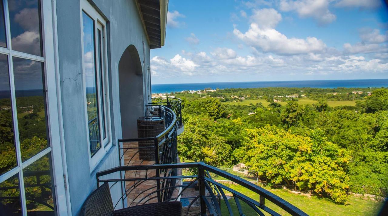 Runaway To Tranquility, Overlooking The Bay Runaway Bay Exterior photo